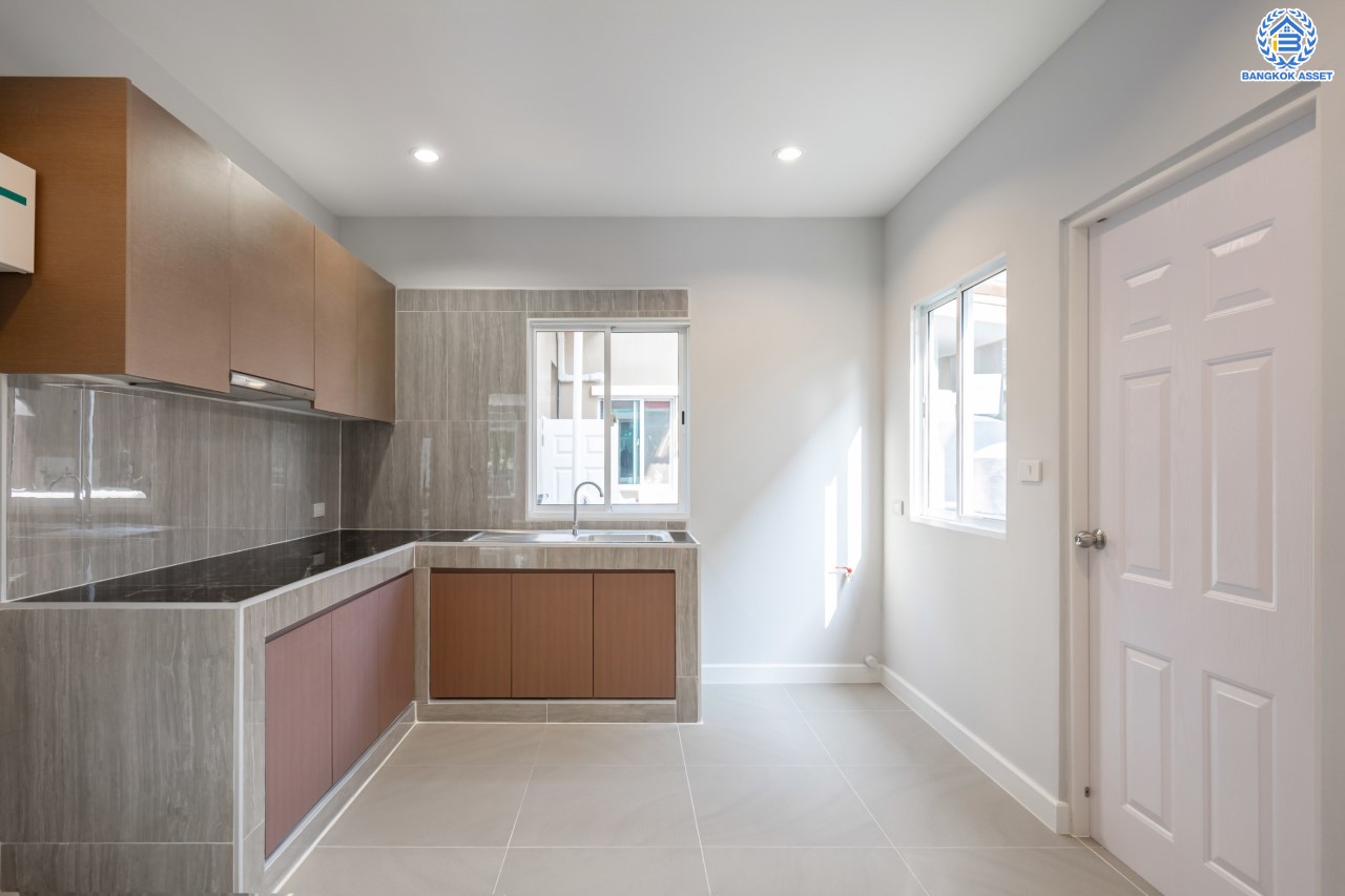 บ้านมือสองตกแต่งใหม่ ม.เดอะแพลนท์ ราชพฤกษ์-พระราม5 หลังมุม! เนื้อที่ 58 ตร.ว. ฟังก์ชัน 3 ห้องนอน 3 ห้องน้ำ จอดรถได้ 2 คัน บนทำเลศักยภาพ เดินทางสะดวก ใกล้วงเวียนพระราม5, The Walk, ทางด่วน ศรีรัช และรถไฟฟ้าสายสีม่วง "สถานีบางรักใหญ่"